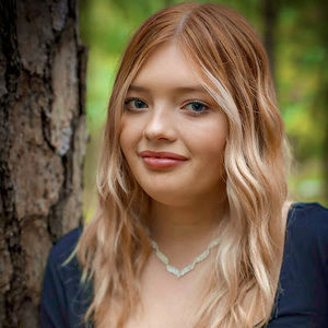 Meet your Posher, Alexis